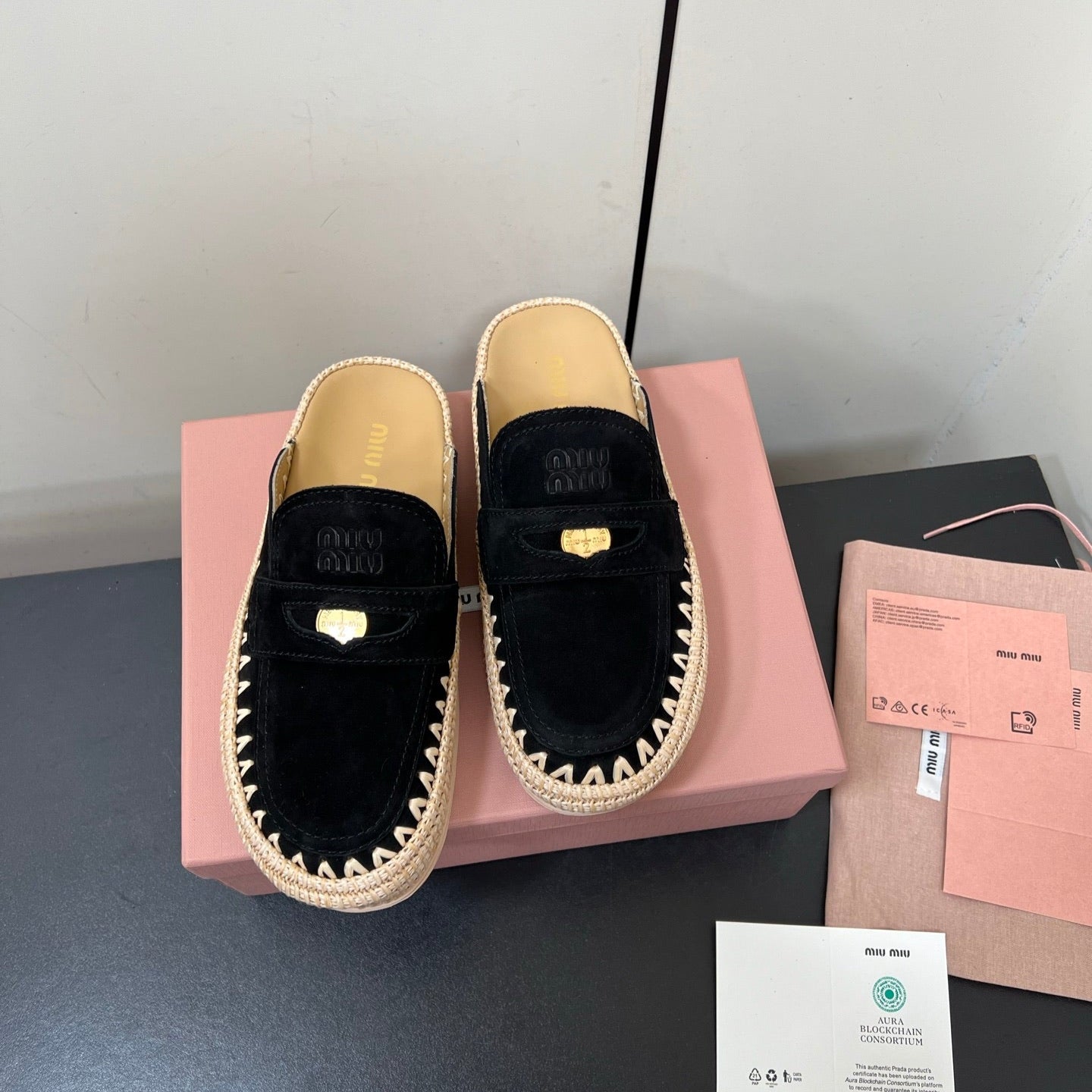 MULES SLIPPERS IN BLACK SUEDE WITH GOLD COIN