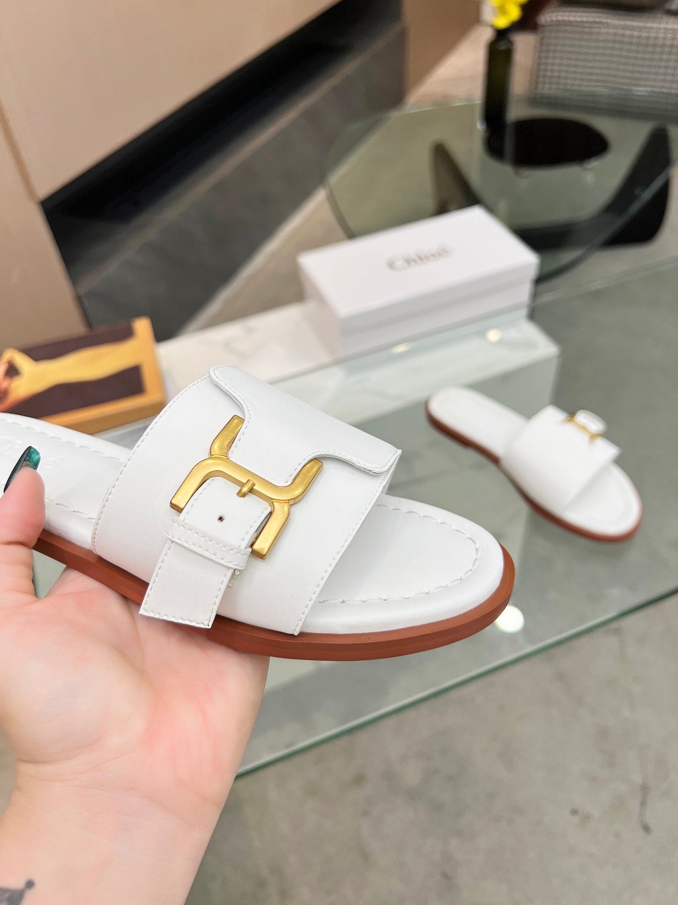 HLOE MARCIE SLIDE IN WHITE CALFSKIN WITH GOLD HARDWARE