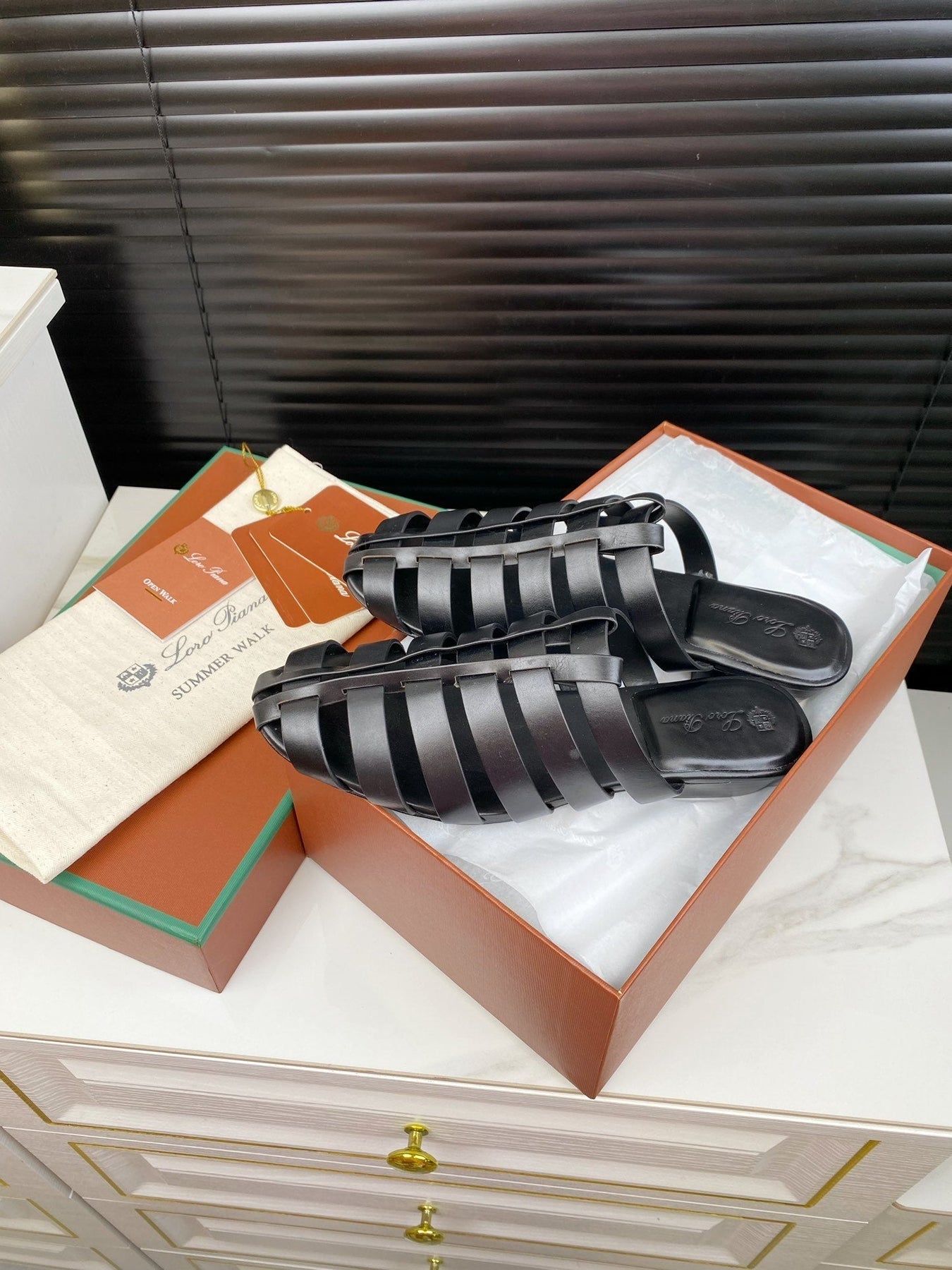 LP KAEDE SANDALS BLACK CALFSKIN