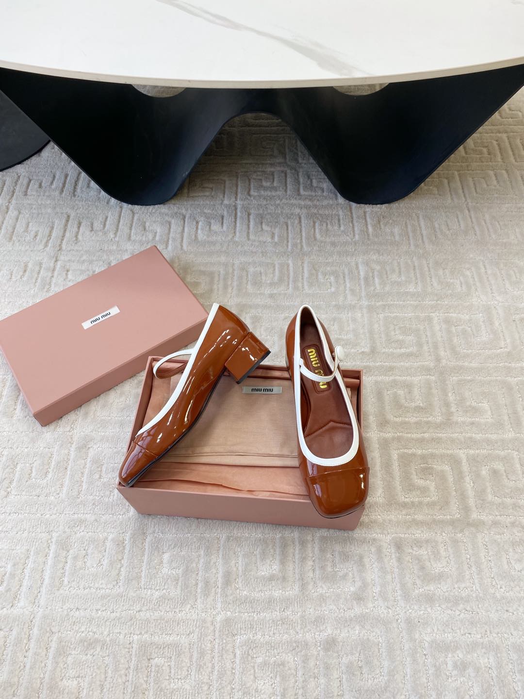 MARY JANE PUMPS IN SMOKY UMBER GLOSSY SHEEPSKIN