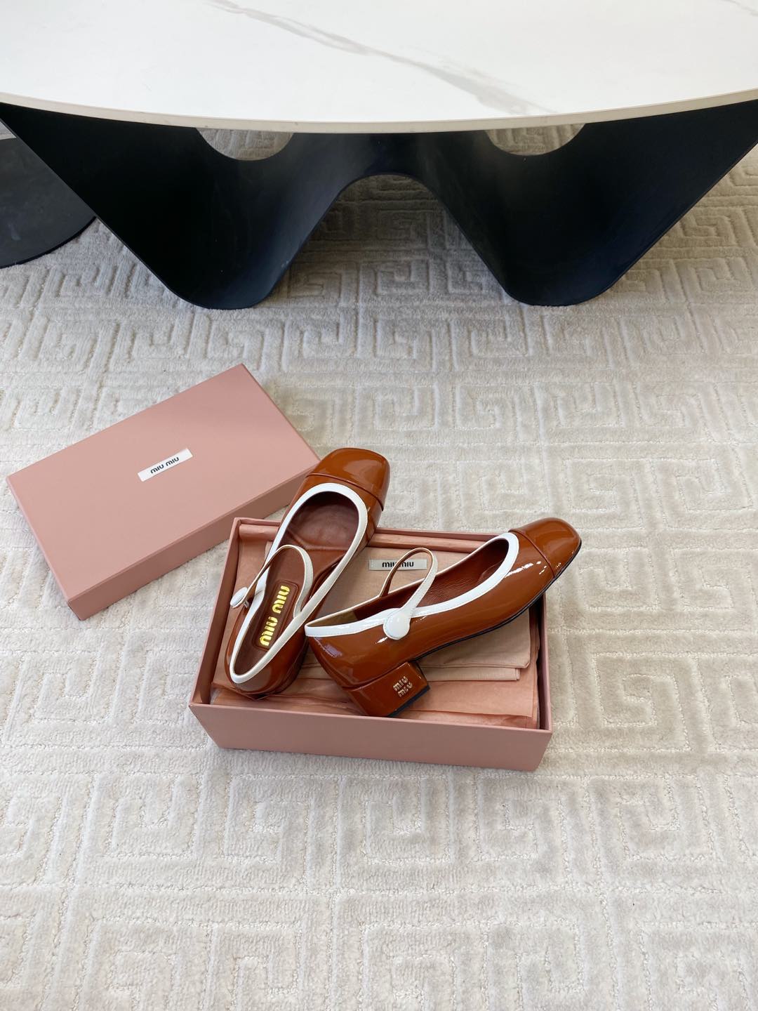 MARY JANE PUMPS IN SMOKY UMBER GLOSSY SHEEPSKIN