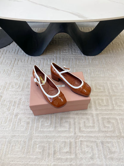 MARY JANE PUMPS IN SMOKY UMBER GLOSSY SHEEPSKIN