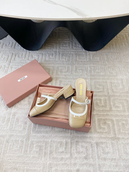 MARY JANE MULE PUMPS IN BEIGE GLOSSY SHEEPSKIN