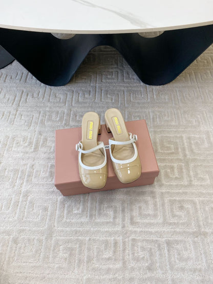 MARY JANE MULE PUMPS IN BEIGE GLOSSY SHEEPSKIN