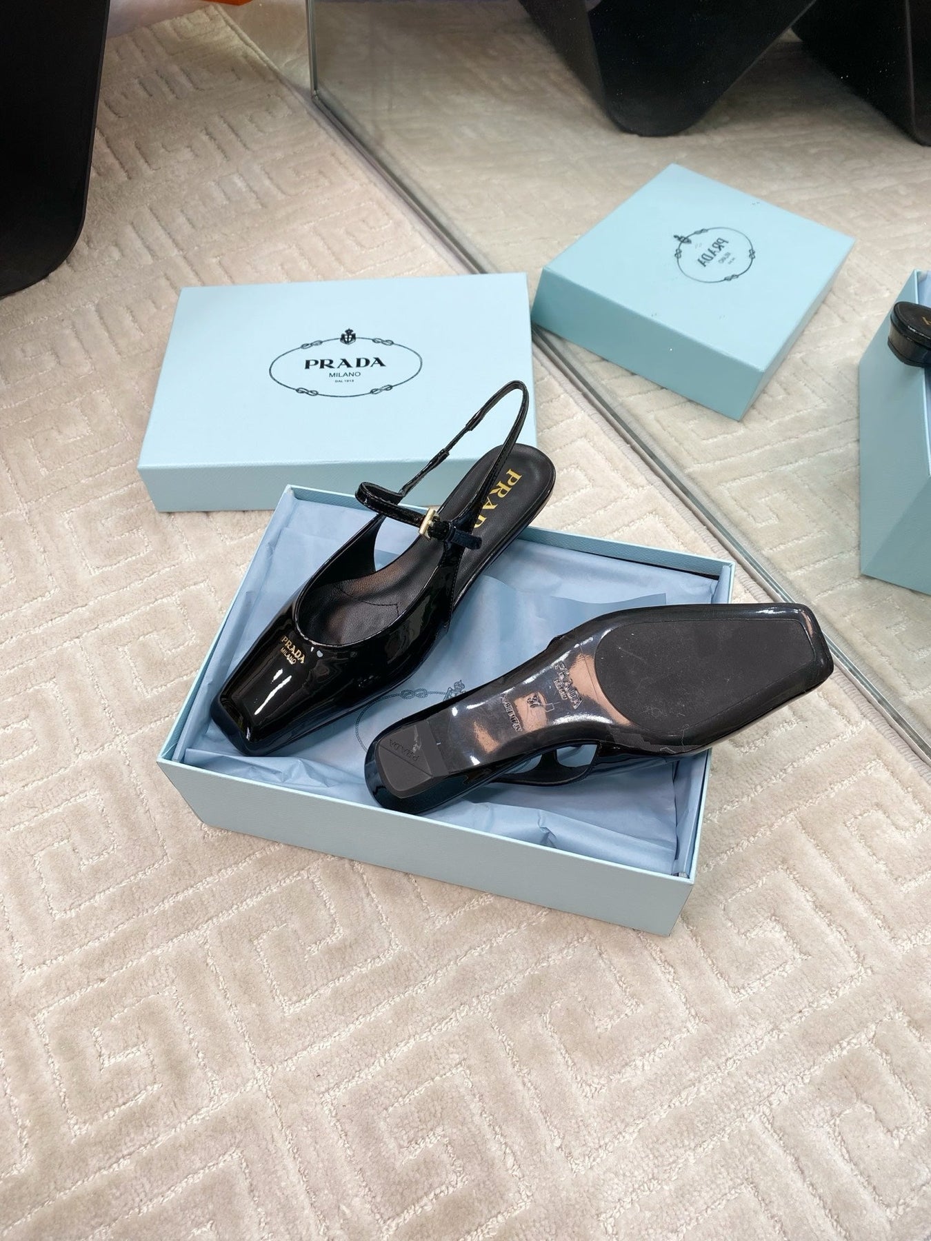 MARY JANE SLINGBACK SQUARE TOE IN BLACK PATENT SHEEPSKIN