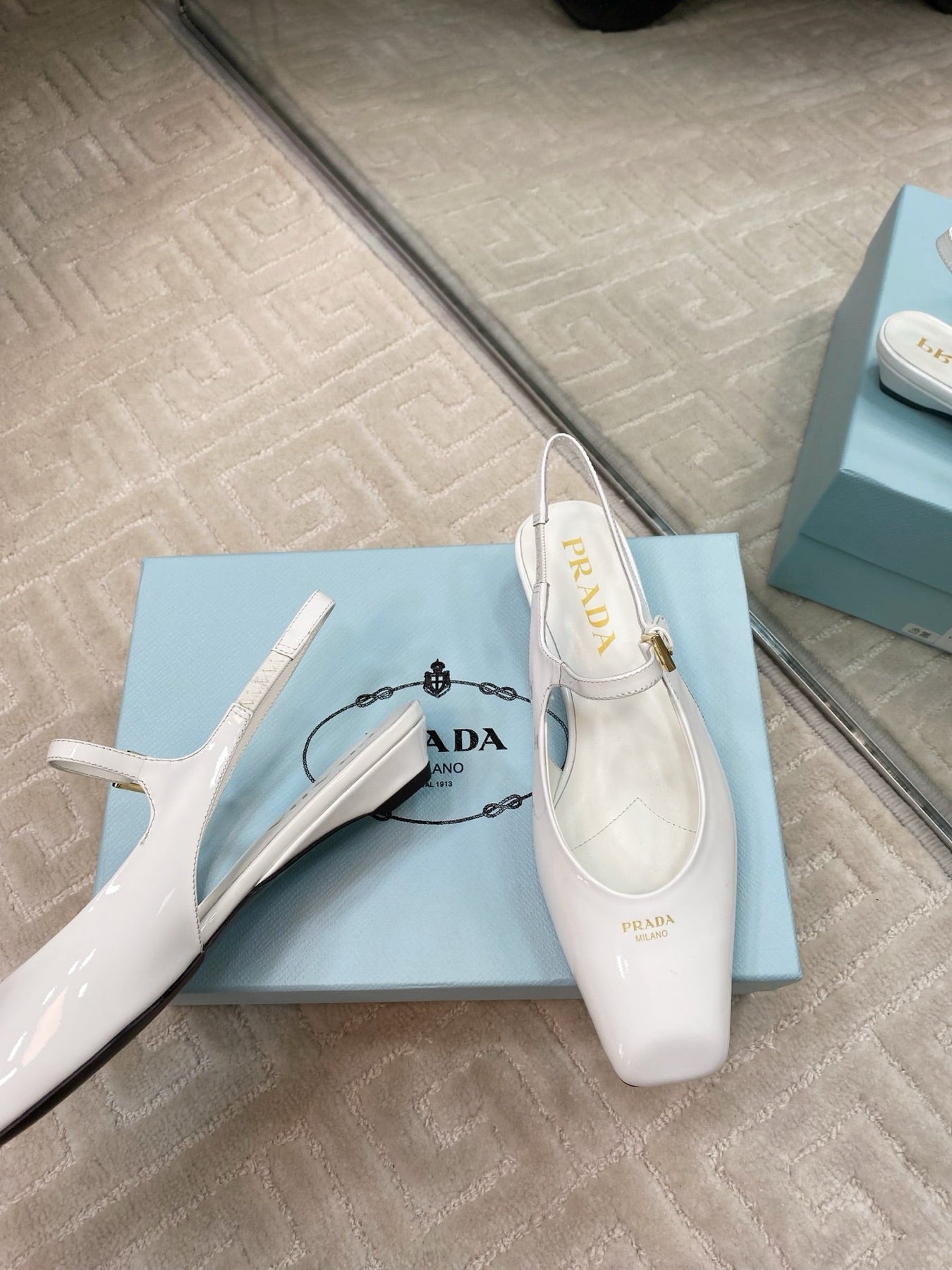 MARY JANE SLINGBACK SQUARE TOE IN WHITE PATENT SHEEPSKIN