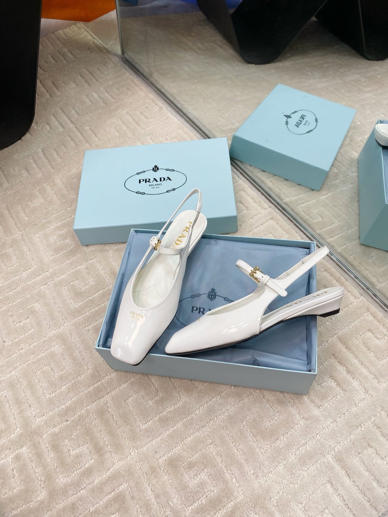 MARY JANE SLINGBACK SQUARE TOE IN WHITE PATENT SHEEPSKIN