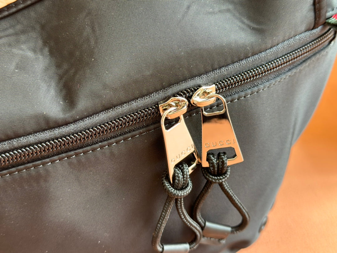 LARGE BELT BAG 32 IN BLACK CANVAS GREEN AND RED WEB DETAIL