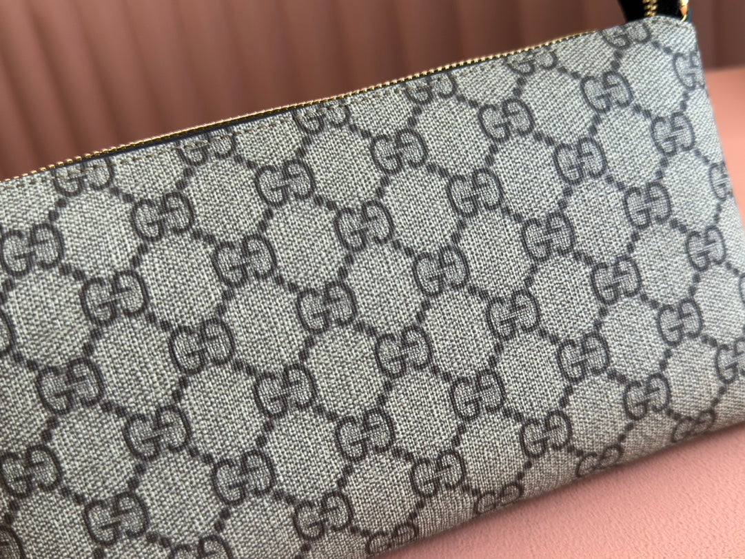 RUBBER EFFECT SMALL WALLET ON CHAIN 22.5 IN BEIGE AND DARK BROWN GG CALFSKIN