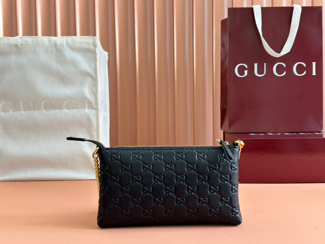 RUBBER EFFECT SMALL WALLET ON CHAIN 22.5 IN BLACK CALFSKIN