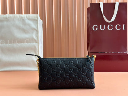 RUBBER EFFECT SMALL WALLET ON CHAIN 22.5 IN BLACK CALFSKIN