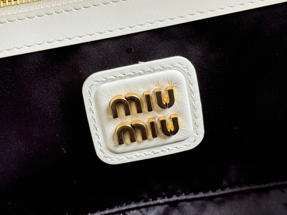 ARCADIE BAG 27 IN WHITE CALFSKIN EMBOSSED LOGO