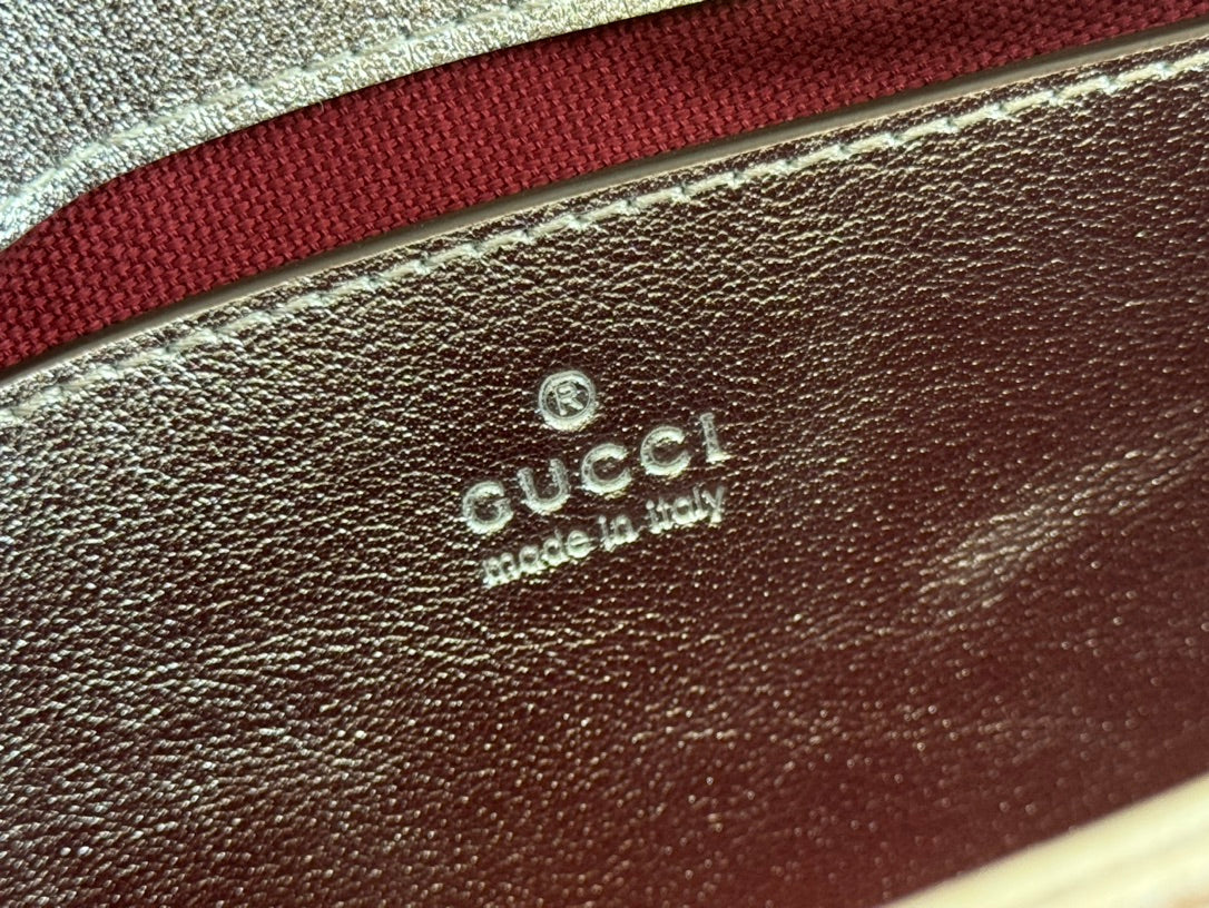 MARMONT MEDIUM SHOUDER BAG 23 IN SILVER PATENT CALFSKIN