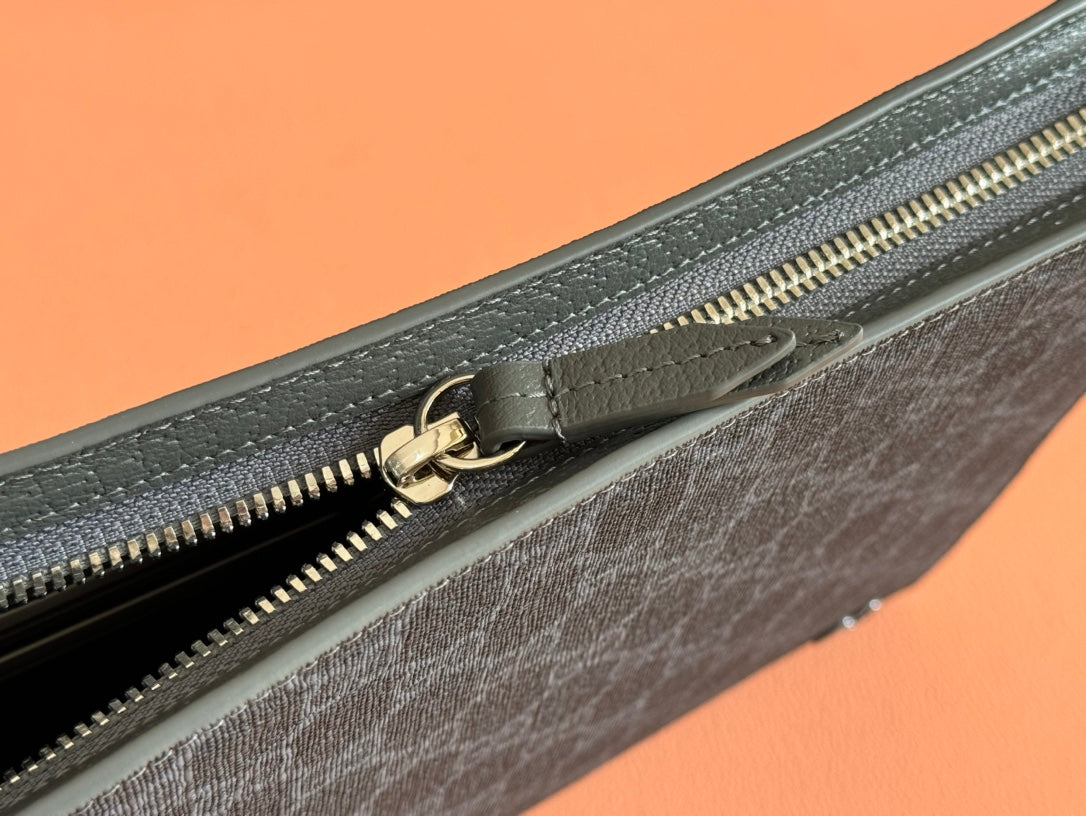 NEO VINTAGE 26 GG SUPREME POUCH IN BLACK CANVAS