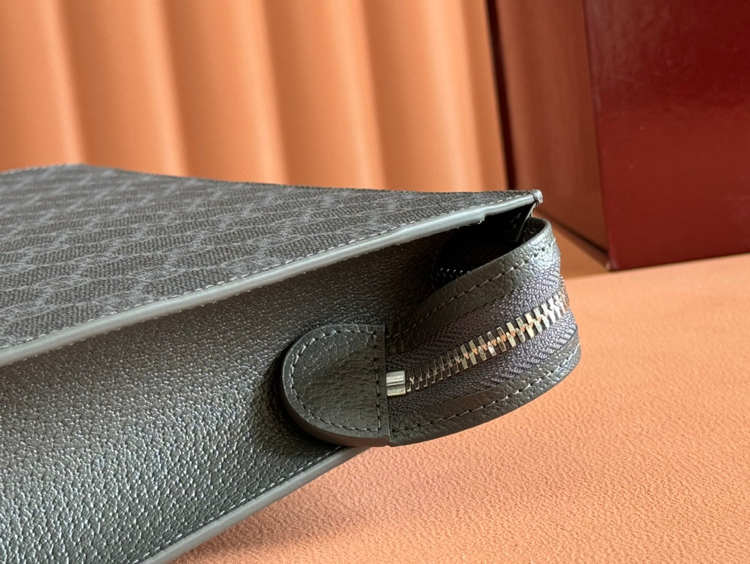 NEO VINTAGE 26 GG SUPREME POUCH IN BLACK CANVAS