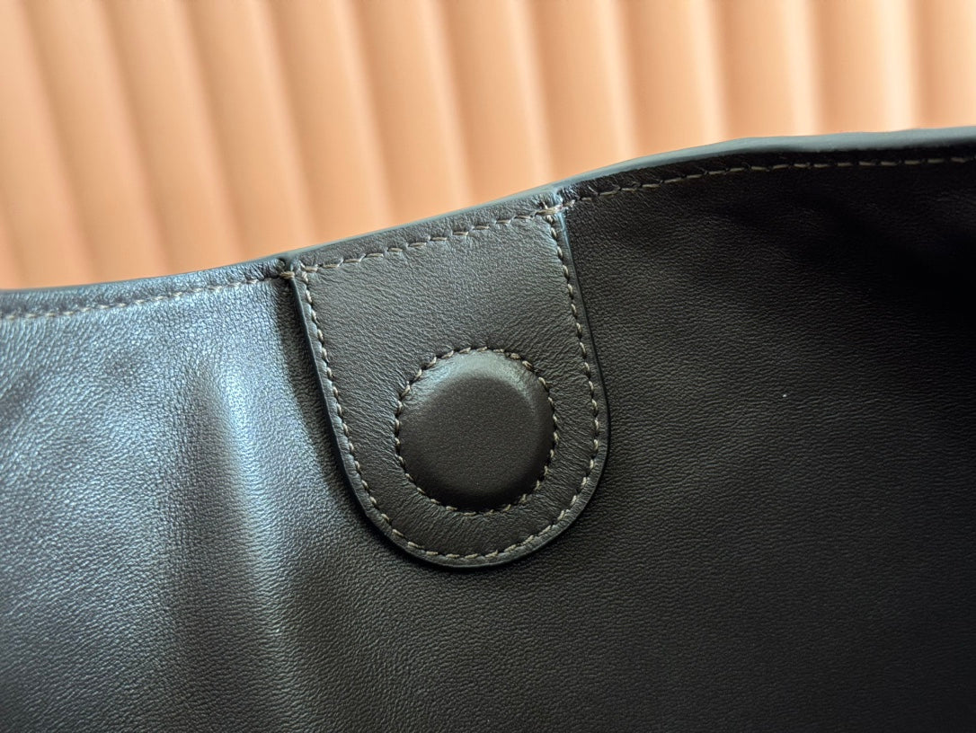 B LARGE SHOULDER BAG 49 IN ROSSO ANCORA RED GG EMBOSSED SUEDE