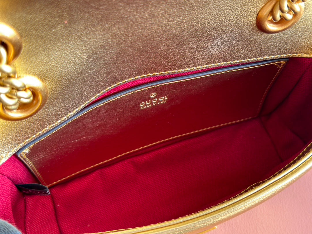 MARMONT MEDIUM SHOUDER BAG 23 IN YELLOW GLOSSY CALFSKIN