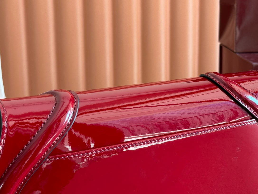 MEDIUM BLONDIE SHOULDER BAG 26.5 IN RED PATENT CALFSKIN