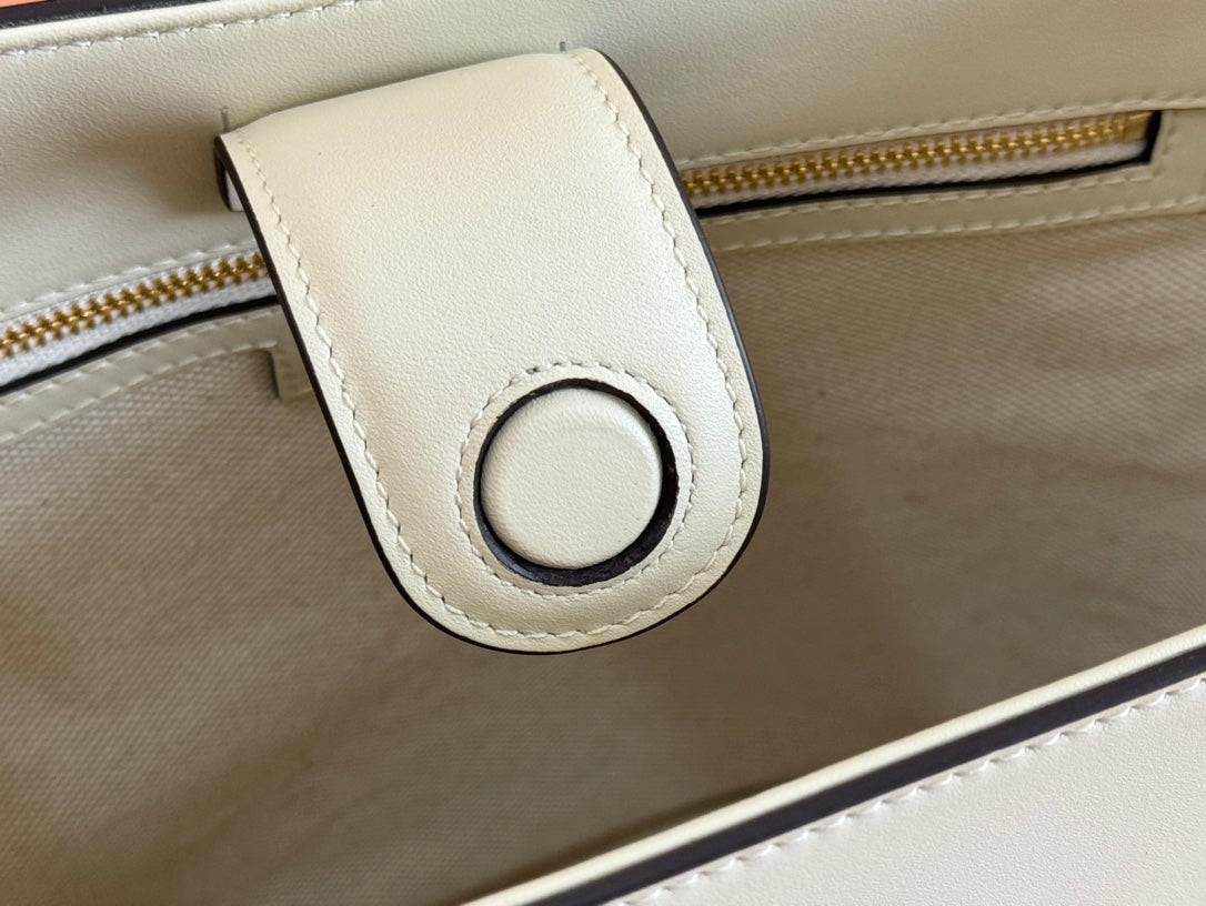 73 MEDIUM BUCKET BAG 27.5 IN OFF WHITE SMOOTH CALFSKIN