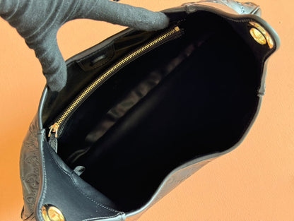 MEDIUM B SHOULDER BAG IN BLACK CALFSKIN GOLD HARDWARE