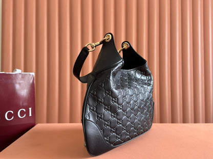 MEDIUM B SHOULDER BAG IN BLACK CALFSKIN GOLD HARDWARE