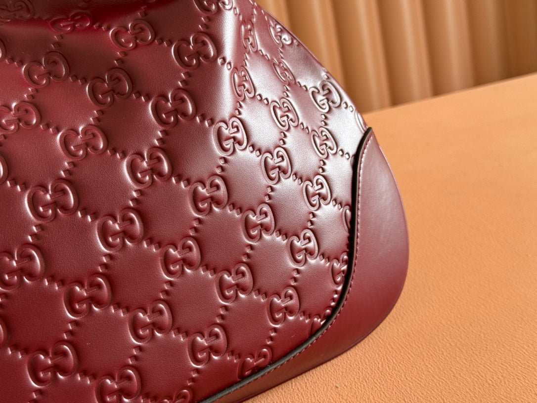 MEDIUM B SHOULDER BAG 42 IN ROSSO ANCORA RED GG EMBOSSED CALFSKIN