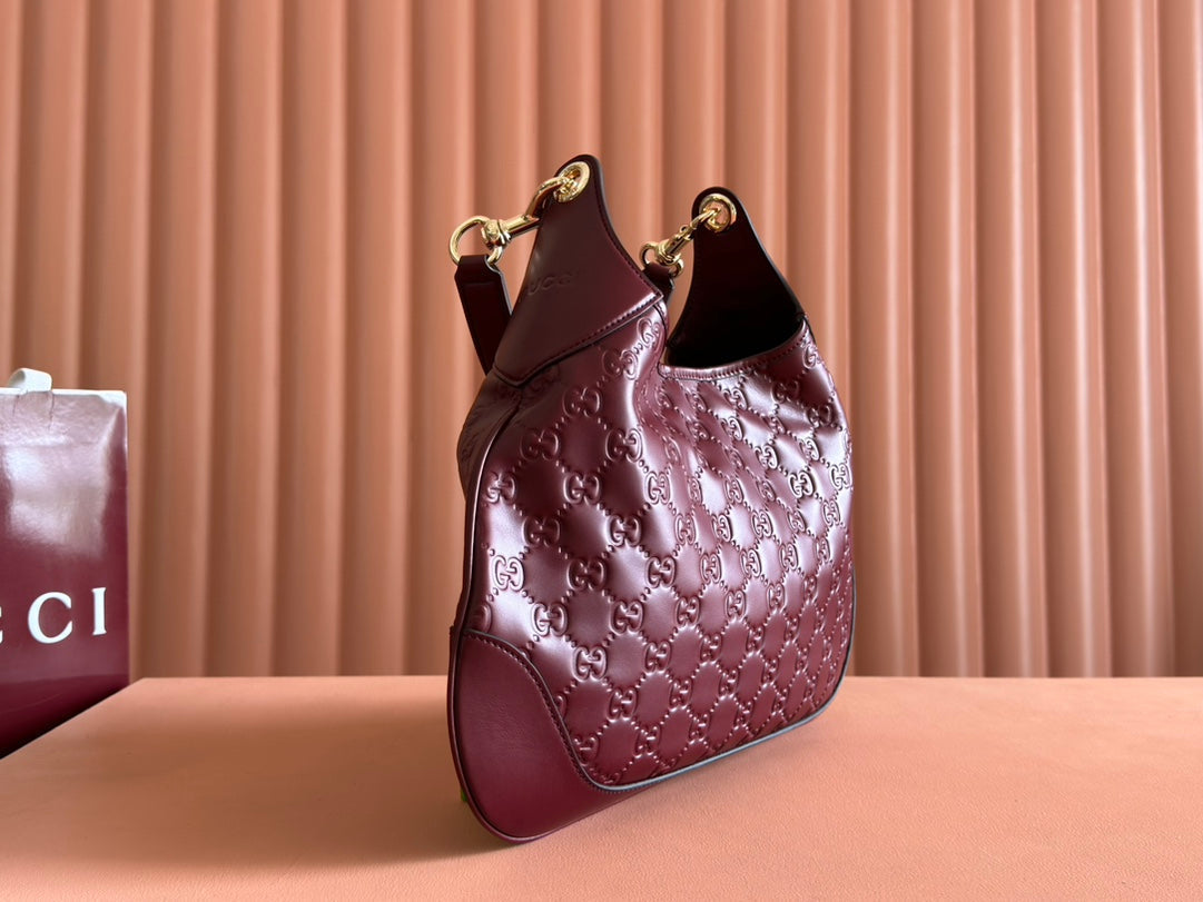 MEDIUM B SHOULDER BAG 42 IN ROSSO ANCORA RED GG EMBOSSED CALFSKIN