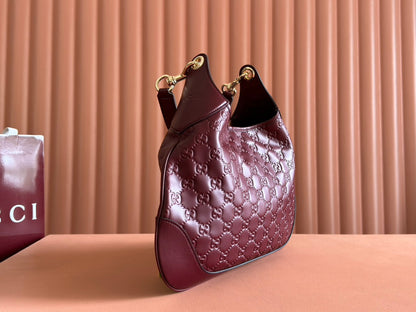 MEDIUM B SHOULDER BAG 42 IN ROSSO ANCORA RED GG EMBOSSED CALFSKIN