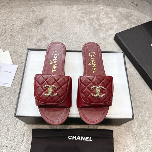 PLATFORM SLIPPERS LOGO IN RUBY RED LAMBSKIN
