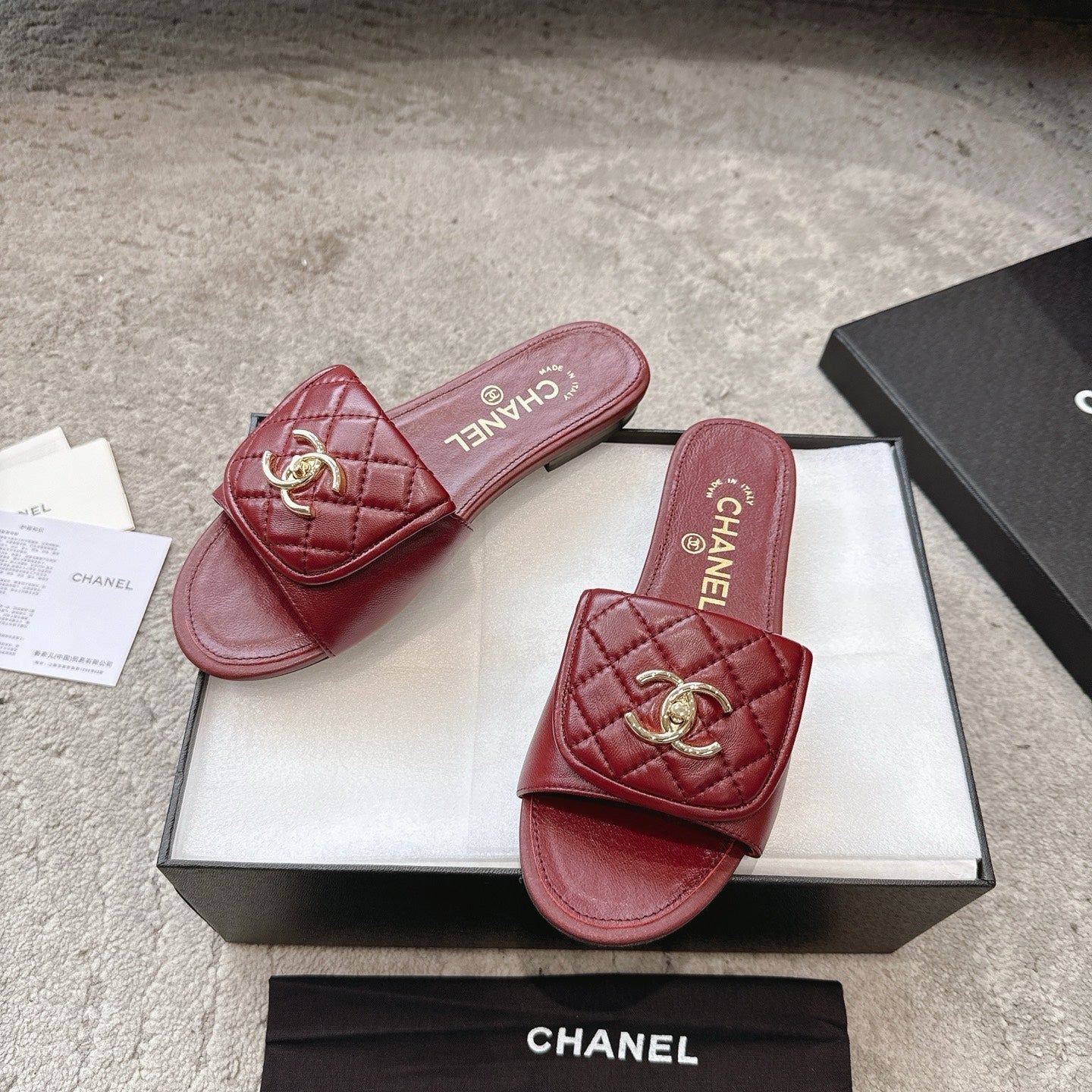 PLATFORM SLIPPERS LOGO IN RUBY RED LAMBSKIN