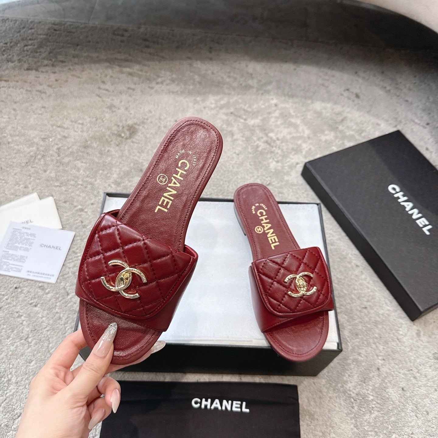 PLATFORM SLIPPERS LOGO IN RUBY RED LAMBSKIN