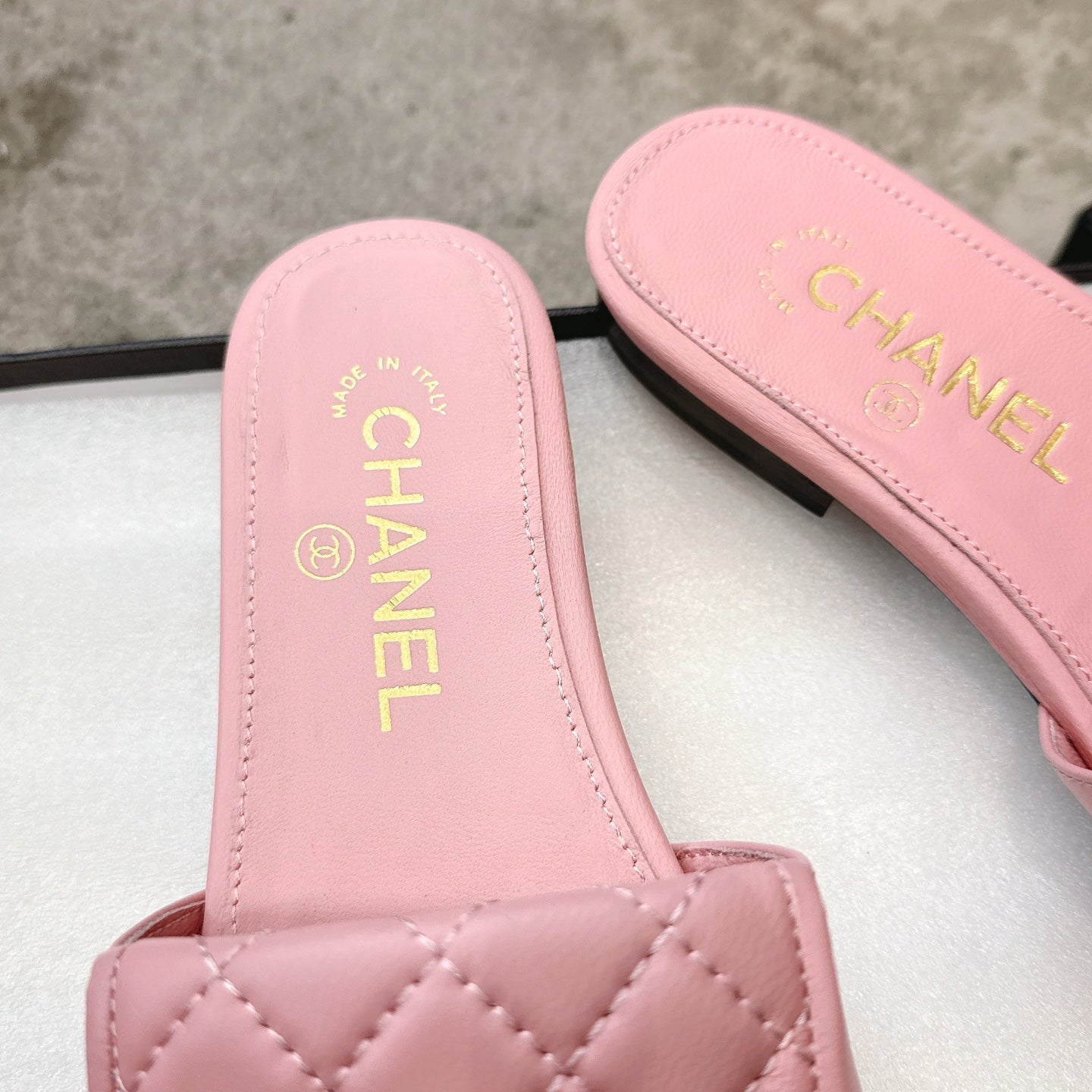 PLATFORM SLIPPERS LOGO IN LIGHT PINK LAMBSKIN