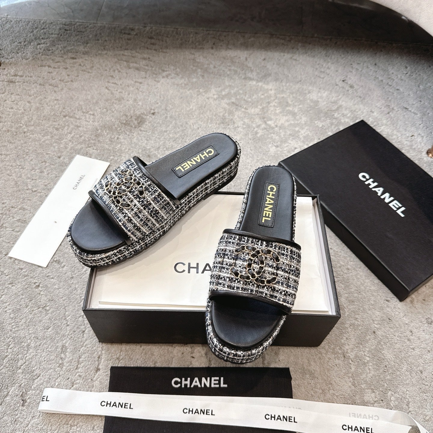 PLASTFORM HEELS IN BLACK TWEED AND CALFSKIN