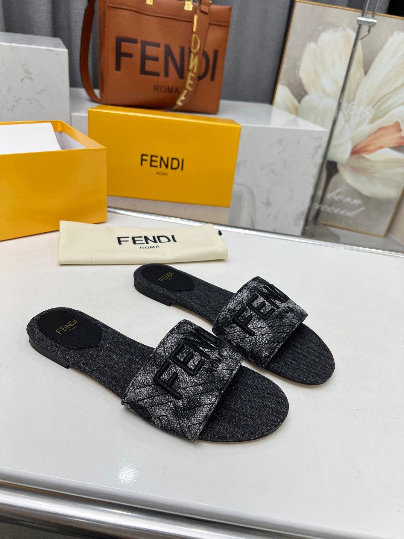 FF 5 BLACK CANVAS SLIDE