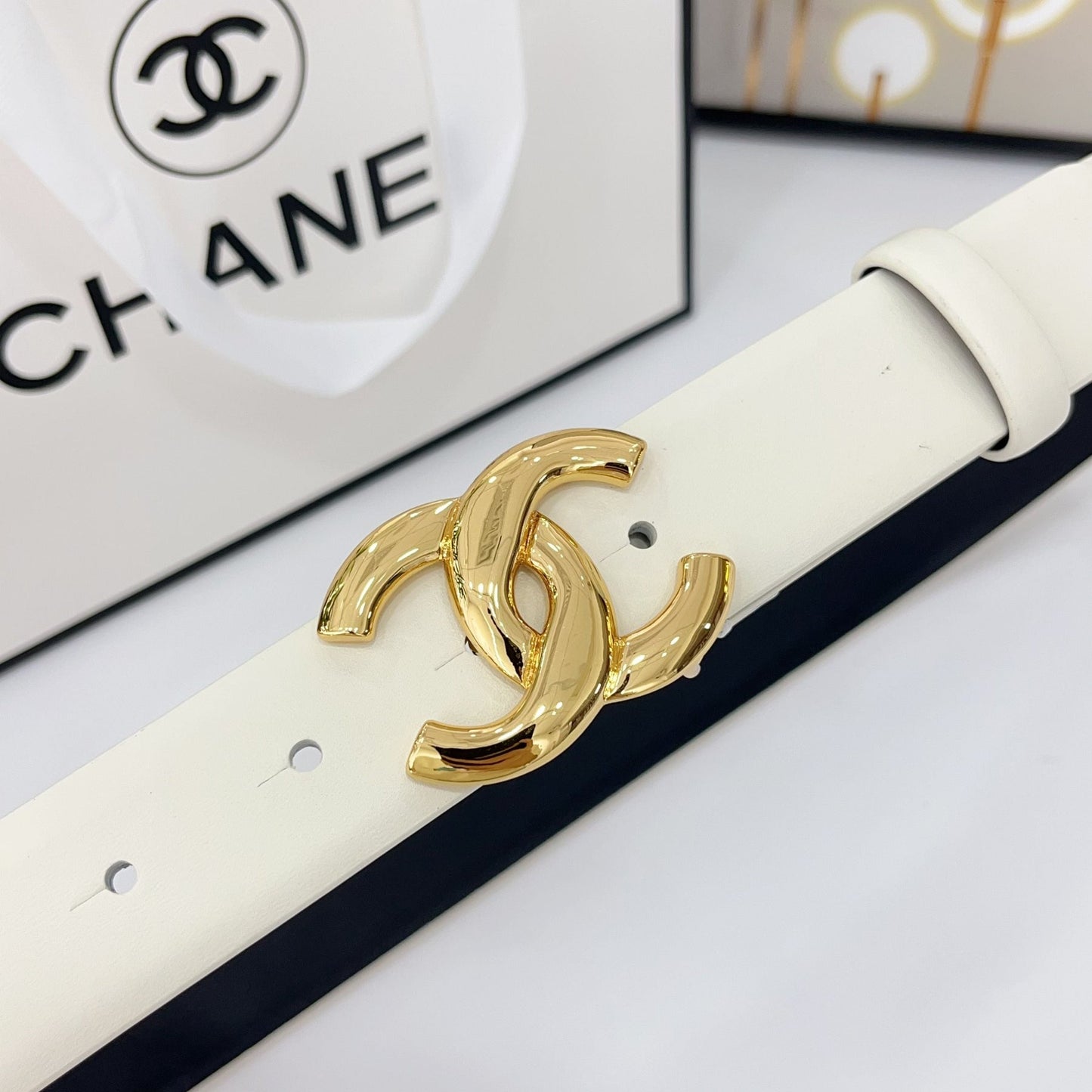 DOUBLE C BELT 30MM IN WHITE CALFSKIN WITH SHINY GOLD BUCKLE