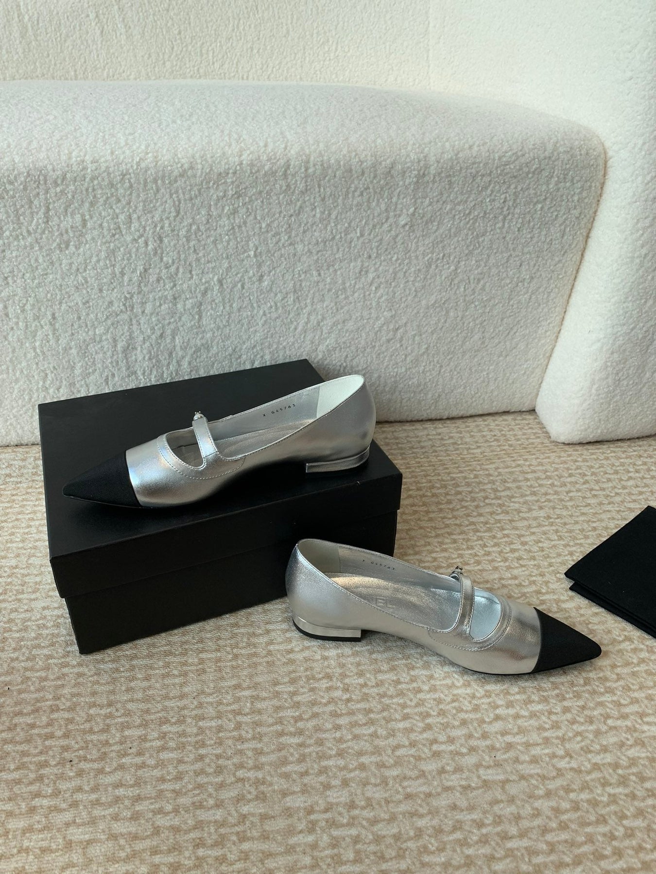 Pointed Toe Mary Jane Shoes Silver Mix Black Lambskin