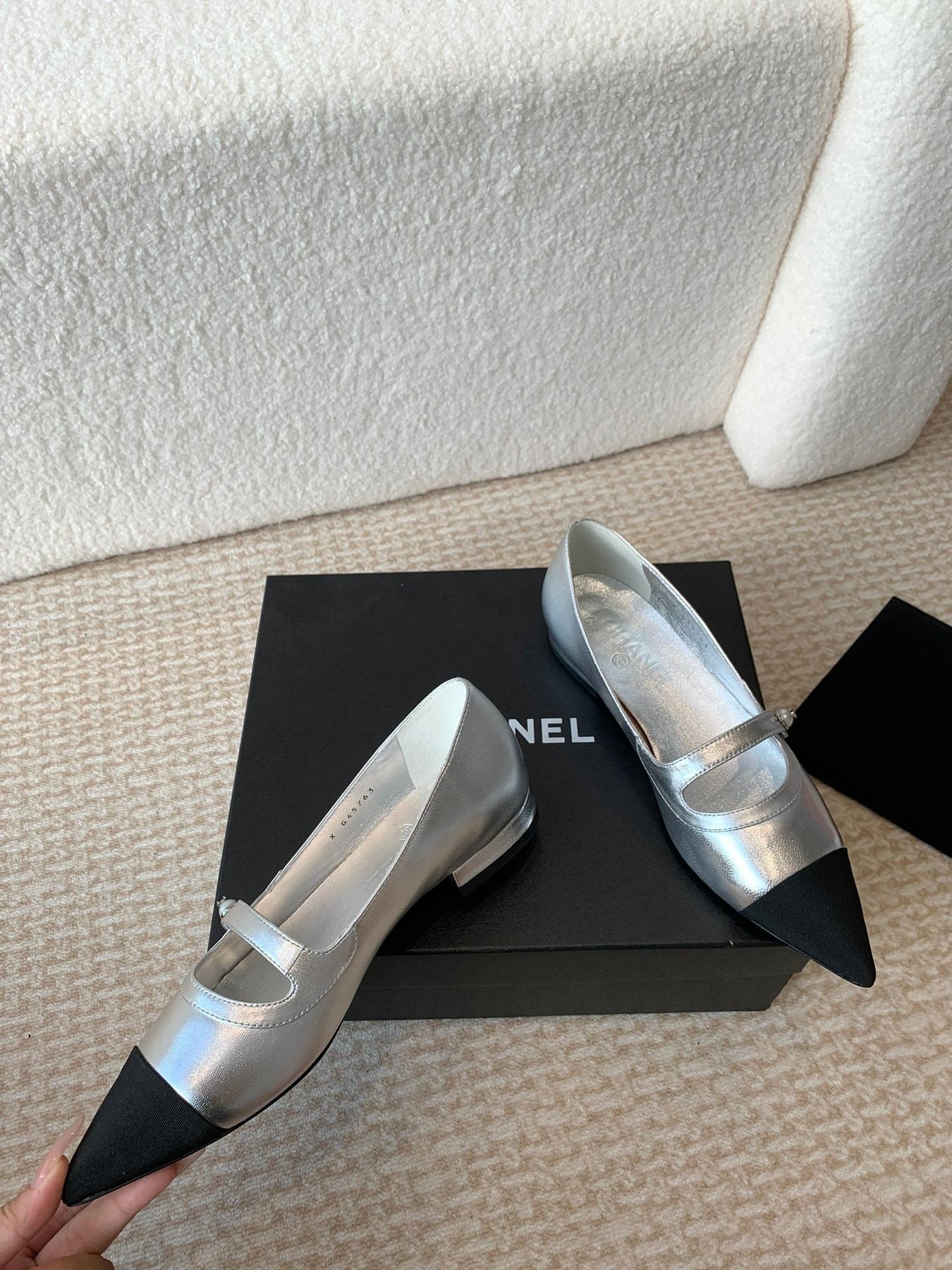 Pointed Toe Mary Jane Shoes Silver Mix Black Lambskin
