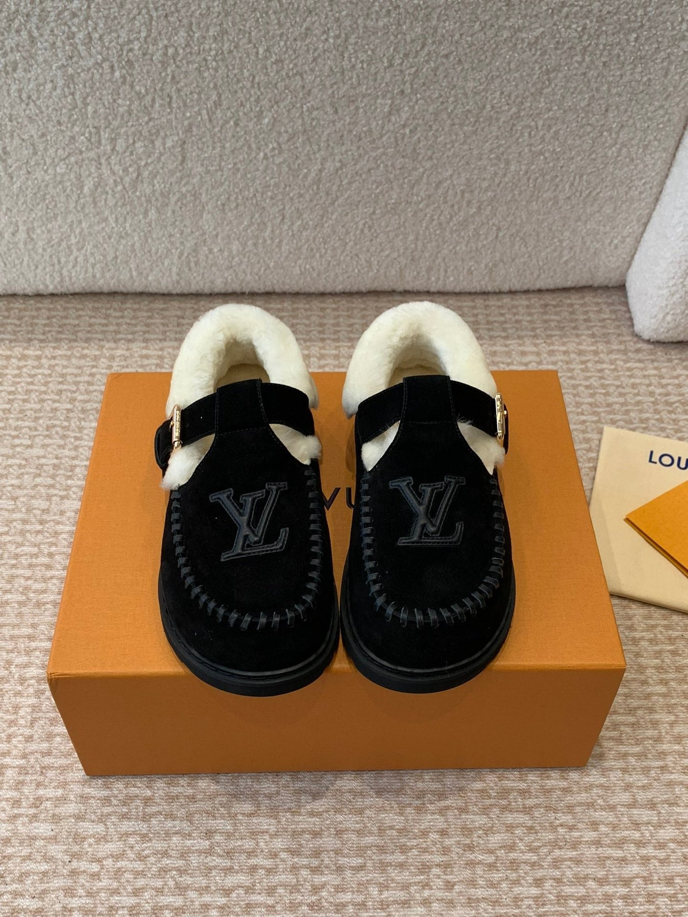 COLORADO COMFORT MARY JANE IN BLACK SUEDE AND SHEARLING LINING