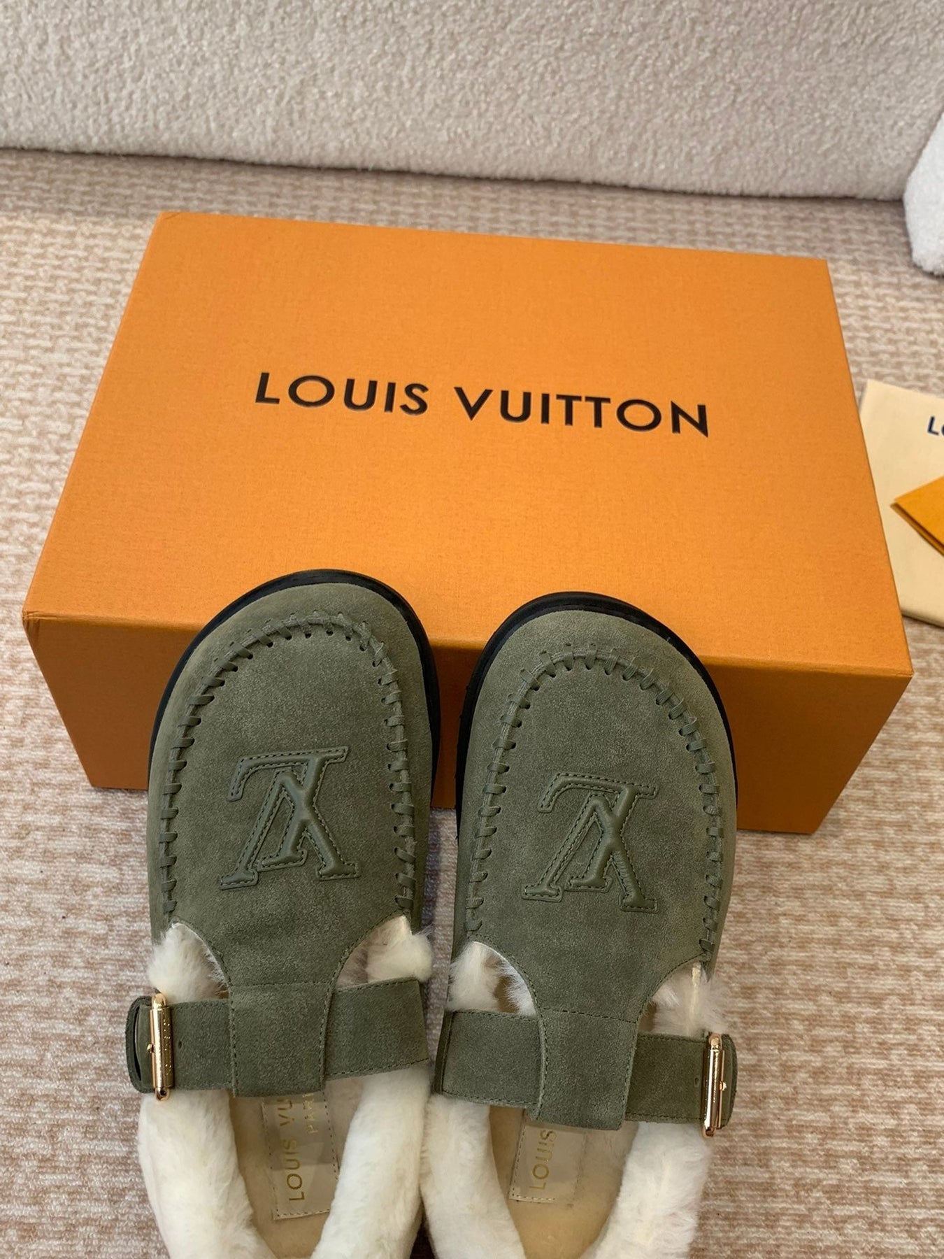 COLORADO COMFORT MARY JANE IN ARMY GREEN SUEDE AND SHEARLING LINING