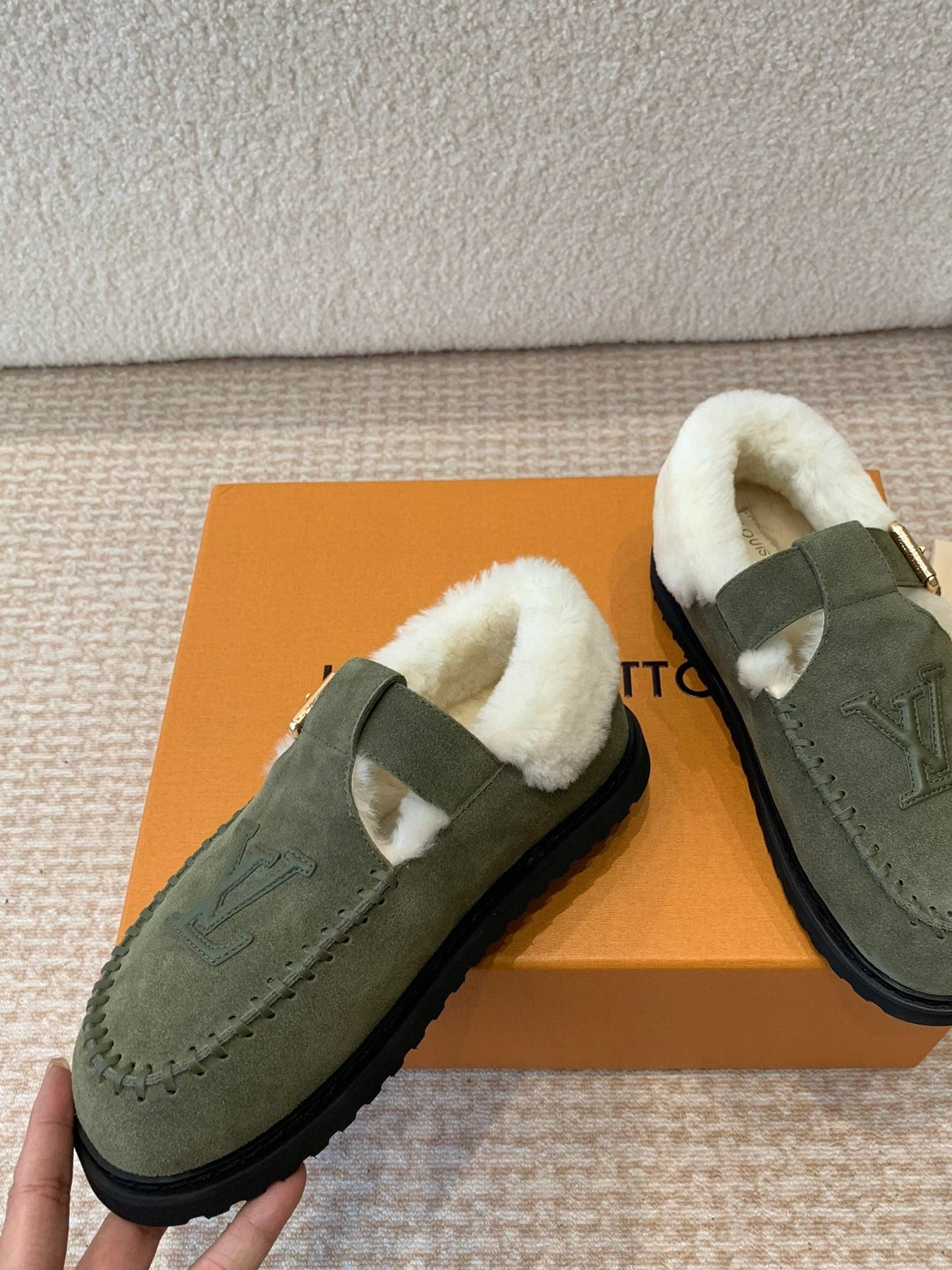 COLORADO COMFORT MARY JANE IN ARMY GREEN SUEDE AND SHEARLING LINING