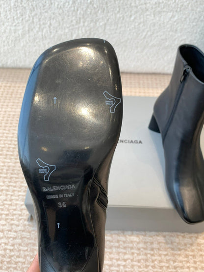 ANKLE BOOTS IN BLACK LOGO EMBOSSED SOFT SHEEPSKIN