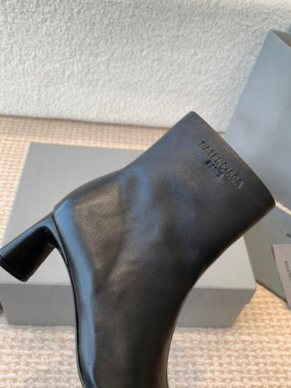 ANKLE BOOTS IN BLACK LOGO EMBOSSED SOFT SHEEPSKIN