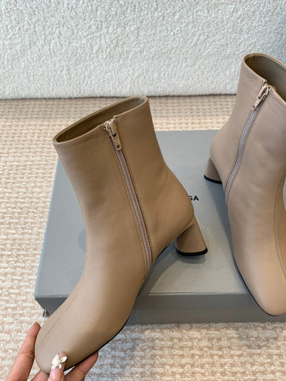 ANKLE BOOTS IN LIGHT BROWN LOGO EMBOSSED SOFT SHEEPSKIN