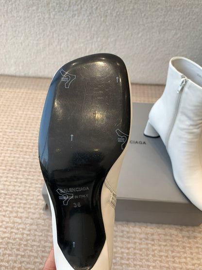 ANKLE BOOTS IN WHITE LOGO EMBOSSED SOFT SHEEPSKIN