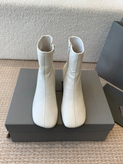 ANKLE BOOTS IN WHITE LOGO EMBOSSED SOFT SHEEPSKIN