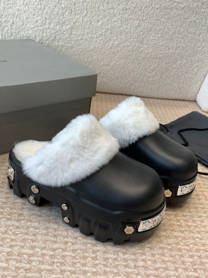 PLATFORM MULES IN BLACK RUBBER MIX RABBIT FUR SILVER HARDWARE