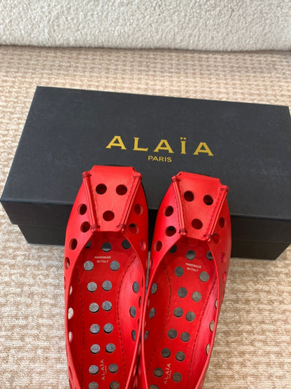 PERFO BALLET FLATS IN CHERRY RED CALFSKIN