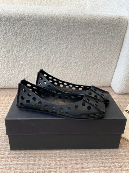 PERFO BALLET FLATS IN BLACK CALFSKIN
