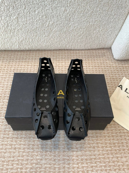 PERFO BALLET FLATS IN BLACK CALFSKIN