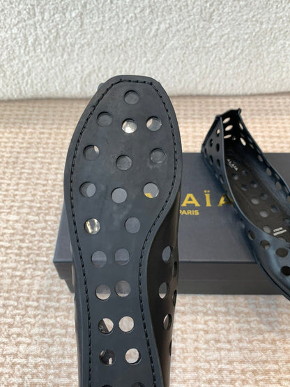 PERFO BALLET FLATS IN BLACK CALFSKIN